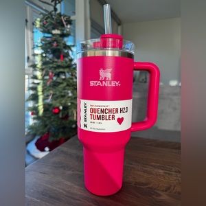 Stanley The Flowstate Quencher H2.0 Tumbler 40 oz Valentine’s Edition